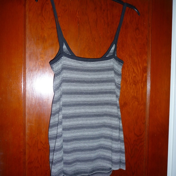 Spaghetti strap tank top with buttons - Picture 2 of 2